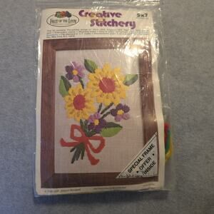 Fruit of the Loom Creative Stitchery Kit Ribbon Bouquet‎ #5700-002 Vintage 1970s